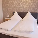 Grosse In Jugendstil-villa, Kassel-bad Wilhelmshoehe Am Unesco-bergpark, Herkulesblick, 3 Schlafzimmer, Boxspring-betten, Bis 8 Personen, Balkon, Kostenfreie Parkplaetze - Art City-studio 11 *
