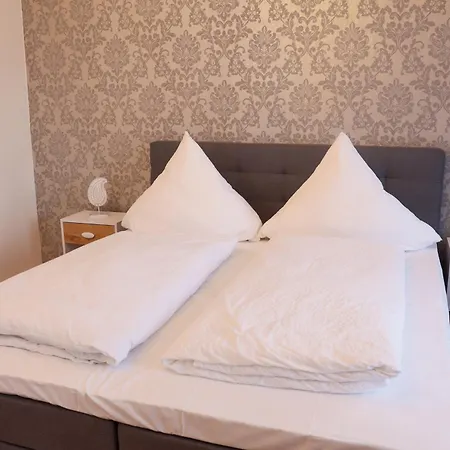 Grosse In Jugendstil-villa, Kassel-bad Wilhelmshoehe Am Unesco-bergpark, Herkulesblick, 3 Schlafzimmer, Boxspring-betten, Bis 8 Personen, Balkon, Kostenfreie Parkplaetze - Art City-studio 11 *