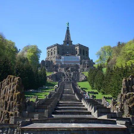 Grosse In Jugendstil-villa, Kassel-bad Wilhelmshoehe Am Unesco-bergpark, Herkulesblick, 3 Schlafzimmer, Boxspring-betten, Bis 8 Personen, Balkon, Kostenfreie Parkplaetze - Art City-studio 11 דירה קאסל
