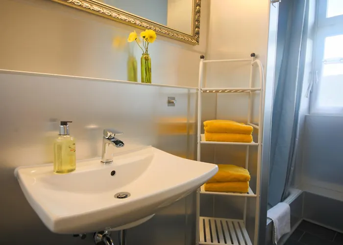 Grosse In Jugendstil-villa, Kassel-bad Wilhelmshoehe Am Unesco-bergpark, Herkulesblick, 3 Schlafzimmer, Boxspring-betten, Bis 8 Personen, Balkon, Kostenfreie Parkplaetze - Art City-studio 11 Kassel